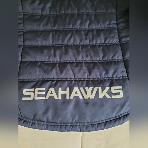 EUC Seattle Seahawks Puffer Jacket XS - Picture 5 of 10
